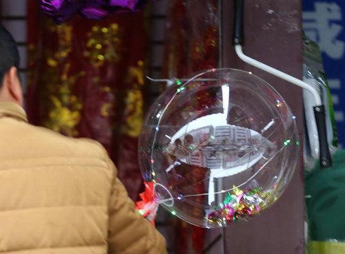 网红气球被炸伤视频原版,视频还原事故全过程”