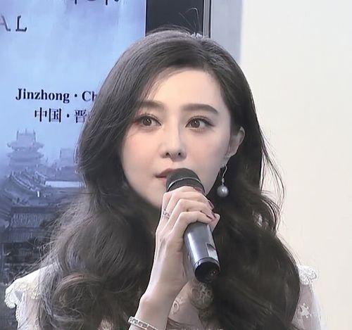 女明星晒餐,女明星晒出健康美食，揭秘明星餐单背后的秘密”