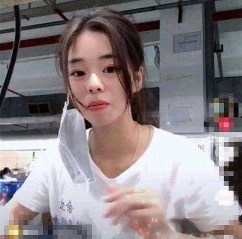 打工妹拍照网红景点视频,记录平凡生活中的美好瞬间